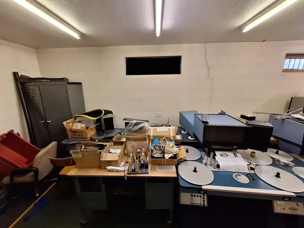 Offices and workshop before a commercial clearance