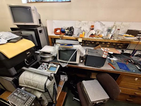 Offices and workshop before a commercial clearance