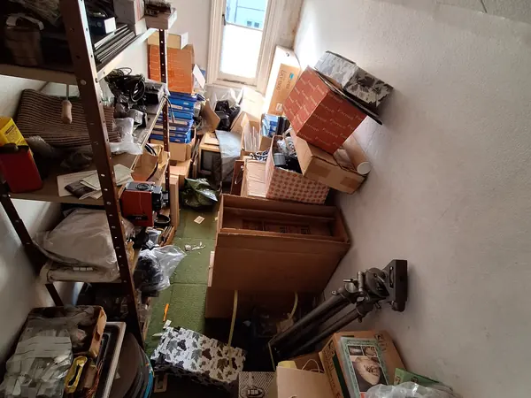 Offices and workshop before a commercial clearance
