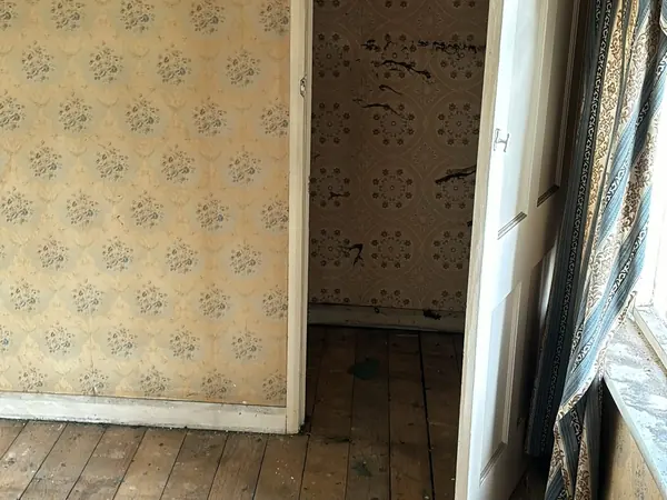 The same rooms emptied down to the floor