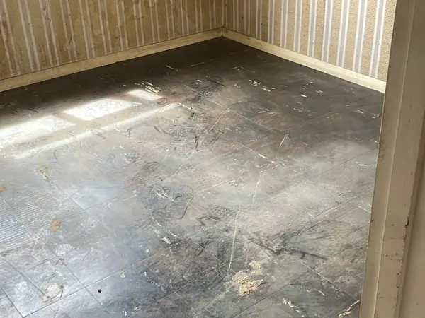The same flat emptied and swept